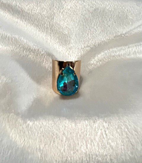 A gold ring with a blue topaz stone.
Product Name: GOLD RING WITH AQUA TEARDROP