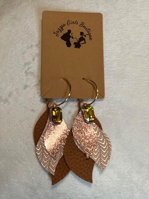 A pair of Fall Leaves Jazzie earrings.